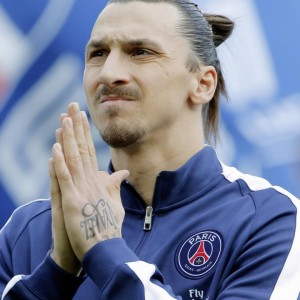 开云入口-狭路相逢，JackeyLove与巴特勒—不同赛场的巅峰对决，跨界对话，从电竞峡谷到NBA赛场的巅峰对决