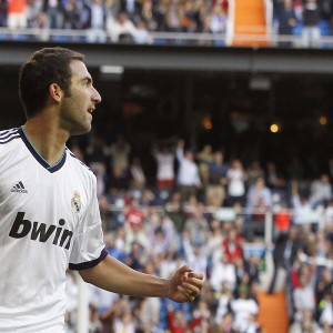 kaiyun官方-王者归来！Rookie爆冷击溃强敌，美国观众沸腾见证传奇复活，王者归来！Rookie爆冷逆袭引爆北美赛场，传奇复活令观众沸腾